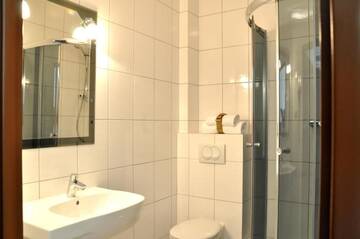 Фото номера Двухместный номер с 2 отдельными кроватями Отель Hotel nad Wigrami г. Gawrych Ruda 12